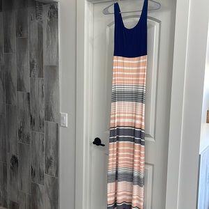 Maxi dress with criss cross back